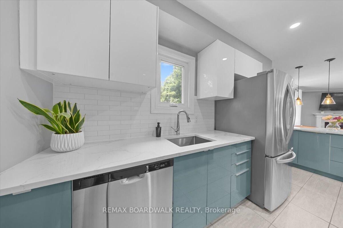 Property Photo:  222 Russell Avenue 304  ON K1N 7X5 