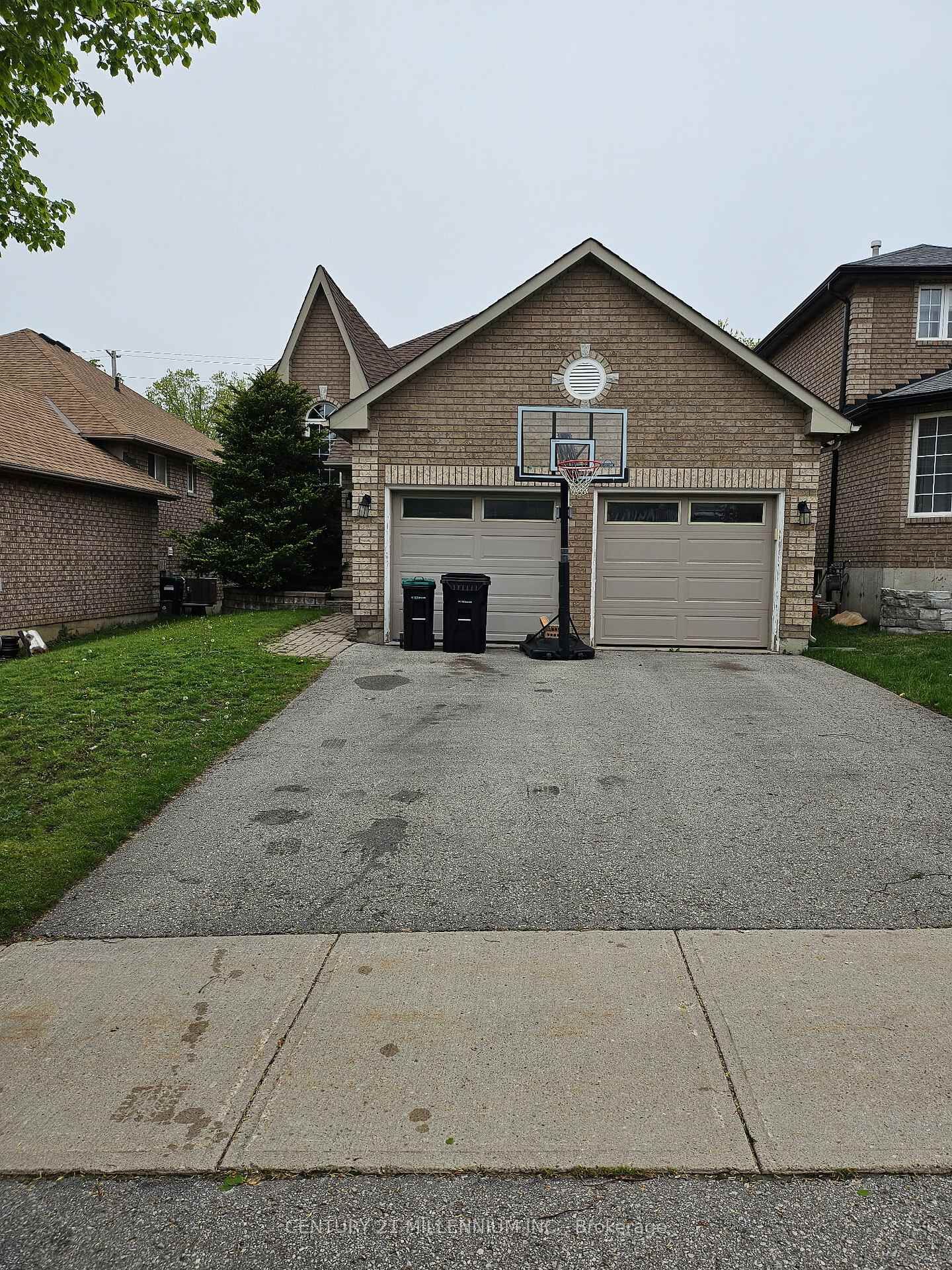 Property Photo: 89 Masters Drive ON L4M 6W8