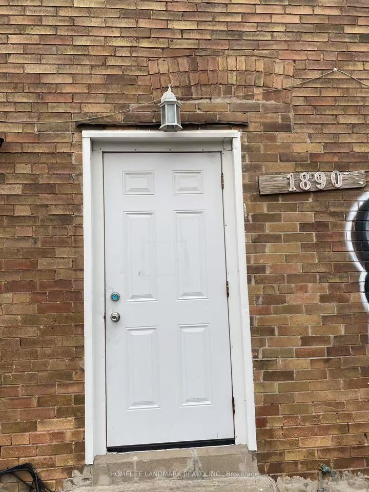 Property Photo:  1890 Dufferin Street Second Floor  ON M6E 3P7 