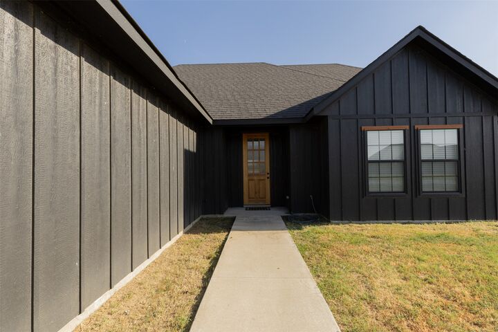 Property Photo:  33 Bull Run  OK 74730 