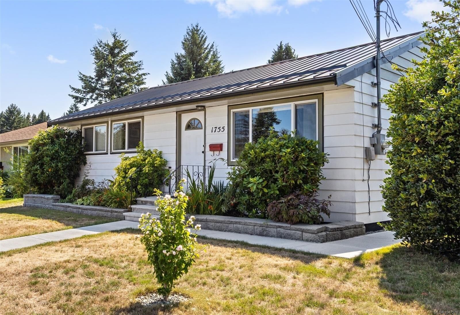 Property Photo:  1755 Lewis Ave  BC V9N 2Z1 