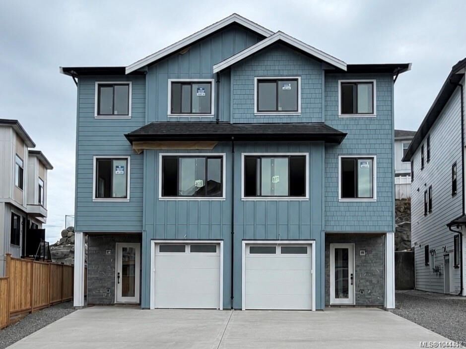 Property Photo: 817 Blackbird Pl BC V9B 6H4