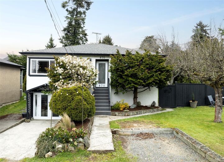 Property Photo: 870 Pendene Pl BC V8X 3A1