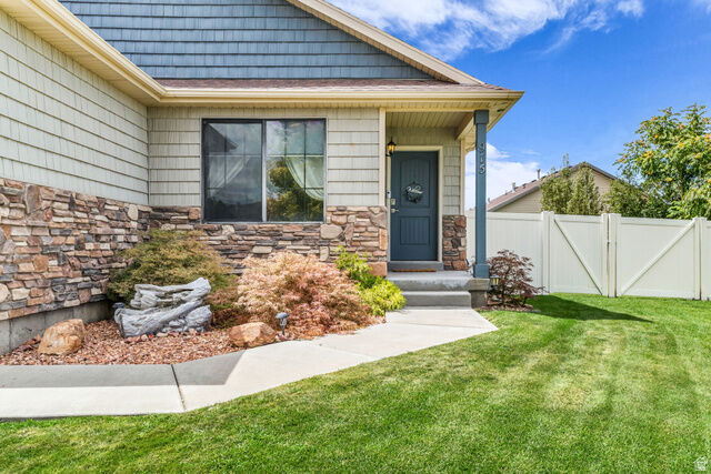 Property Photo:  915 N Opal Ln  UT 84074 