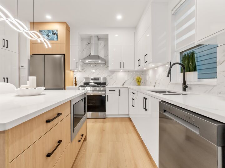 Property Photo: 16693 16 Avenue 102 BC V3S 9X7