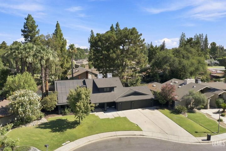 Property Photo: 7800 De Colores Court CA 93309