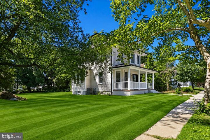 Property Photo:  302 W Washington Avenue  NJ 08049 