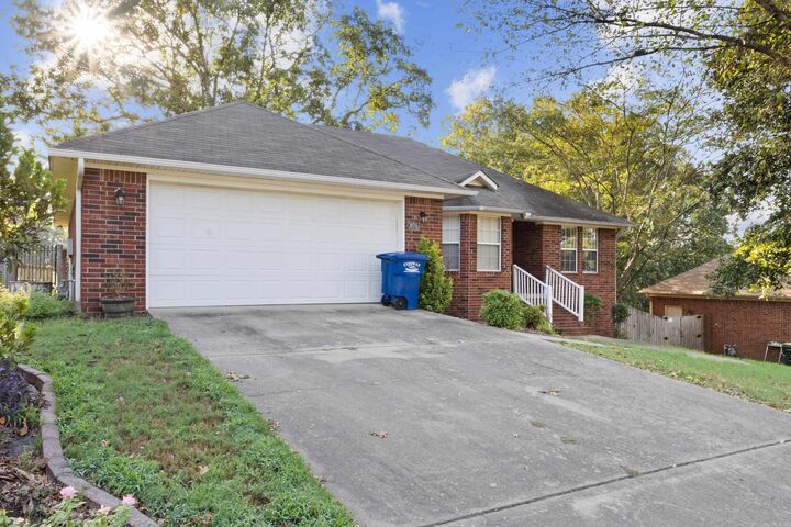 Property Photo: 1670 Nuthatch Cir AR 72034
