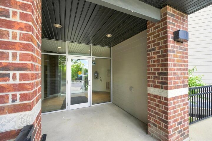 Property Photo: 10 Hill Grove Point MB R3Y 0V6