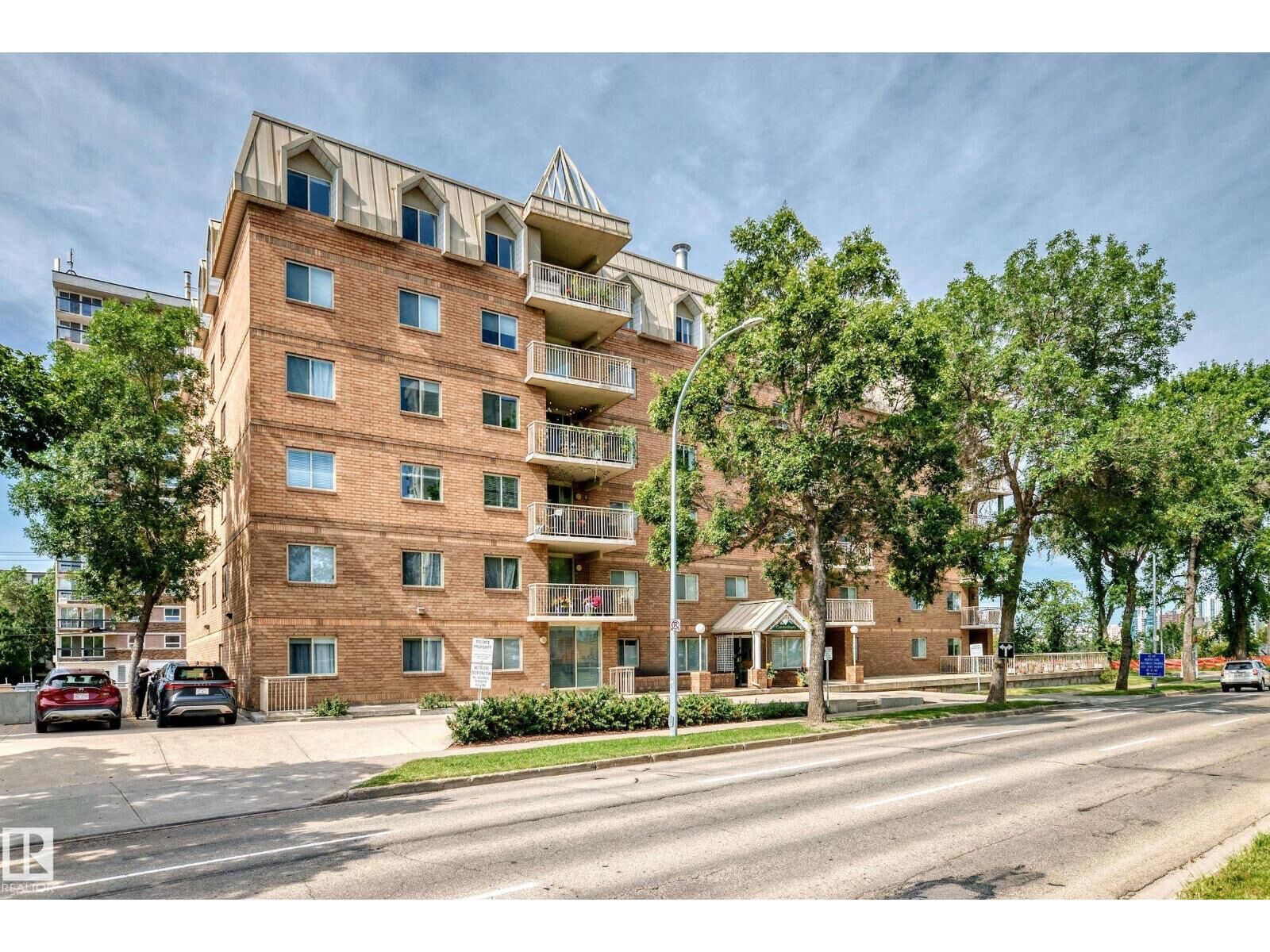 Property Photo:  #606 8728 Gateway Bv NW  AB T6E 6K3 