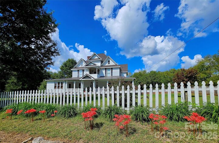Property Photo: 2386 Liledoun Road NC 28681