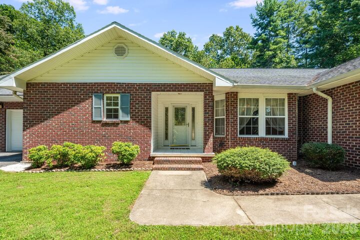 Property Photo: 225 Arbor Lane NC 28791