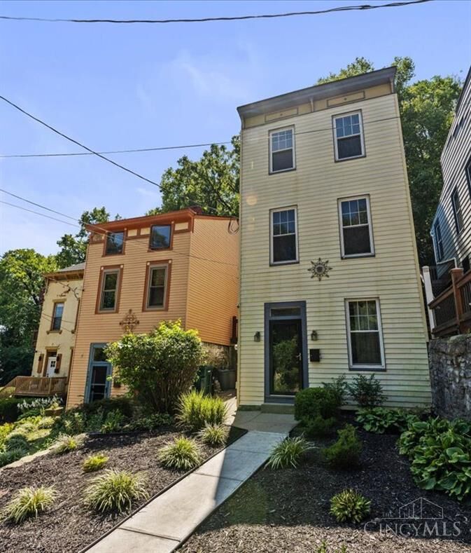 Property Photo:  2627 Maryland Avenue  OH 45204 