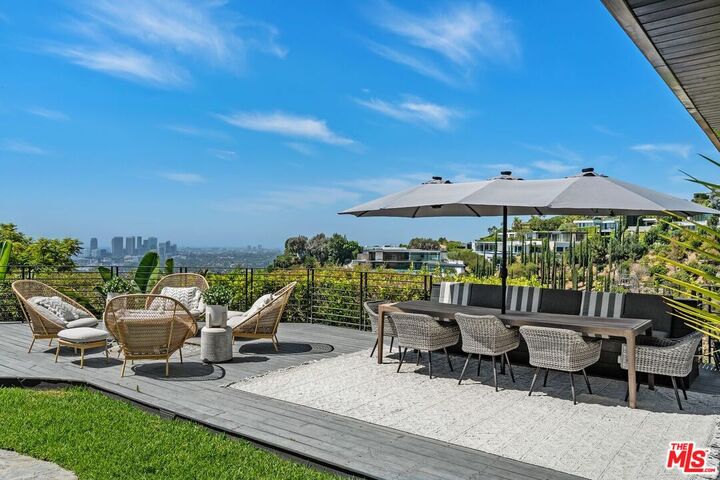 Property Photo: 1501 Viewsite Ter CA 90069