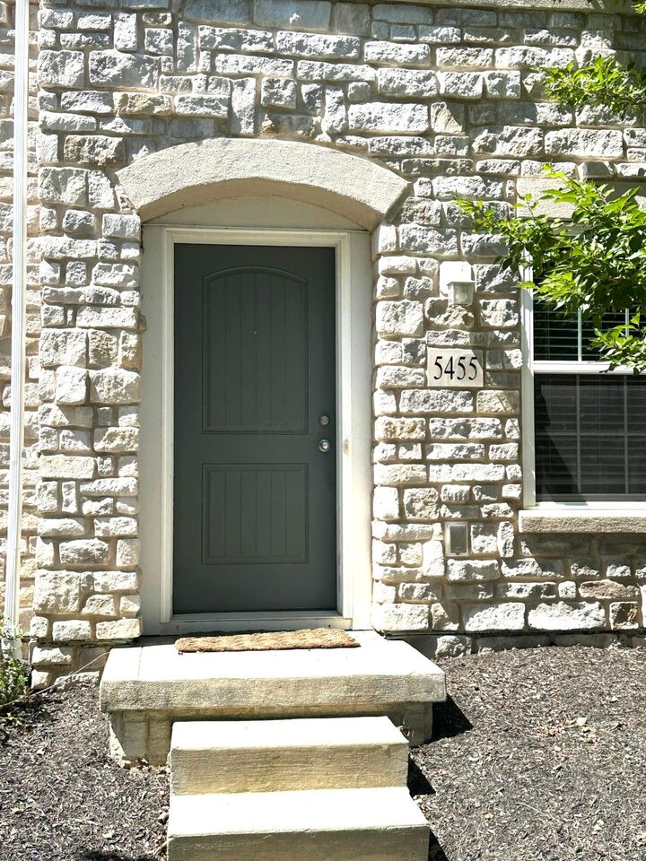 Property Photo: 5545 Eagle River Drive OH 43016