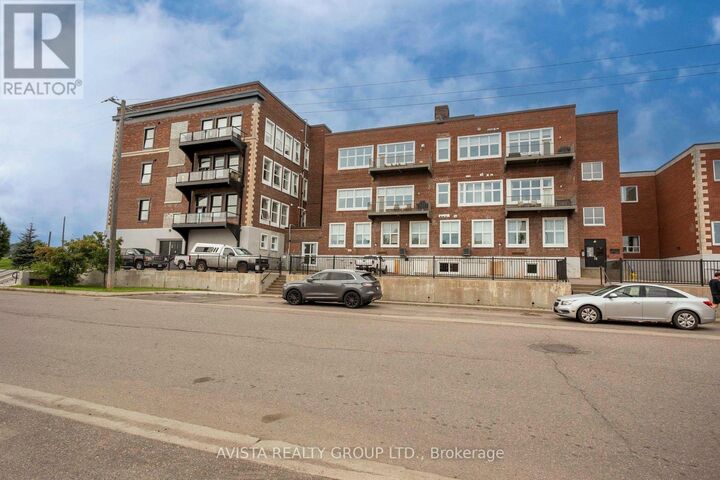 Property Photo:  96 High St North Suite 2413  ON P7A 5R3 