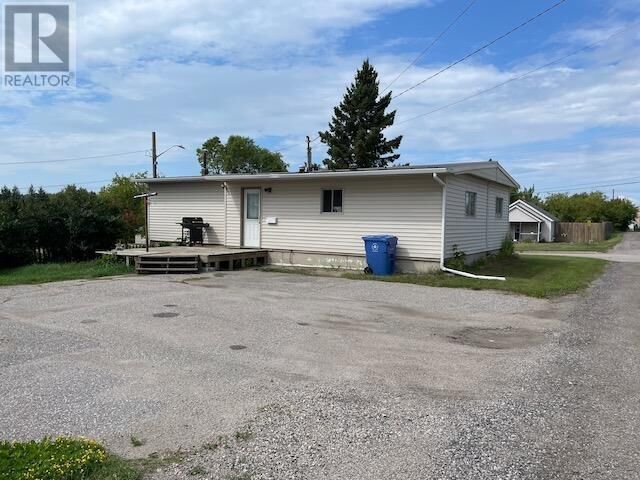 Property Photo:  142 Third St  ON P8N 2V7 