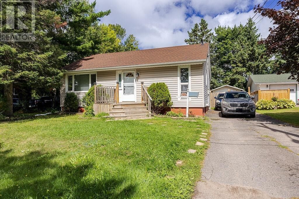 Photo de la propriété: 112 Oryme Ave ON P6B 4C4