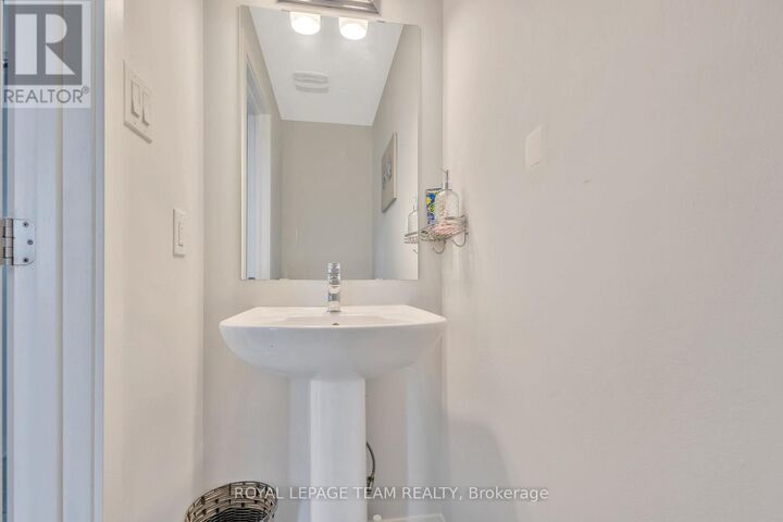 Property Photo: 2501 Watercolours Way ON K2J 7B1