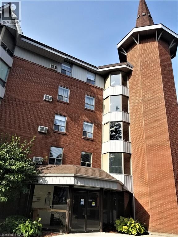 Property Photo:  384 West Erb Street West 306  ON N2L 1W6 