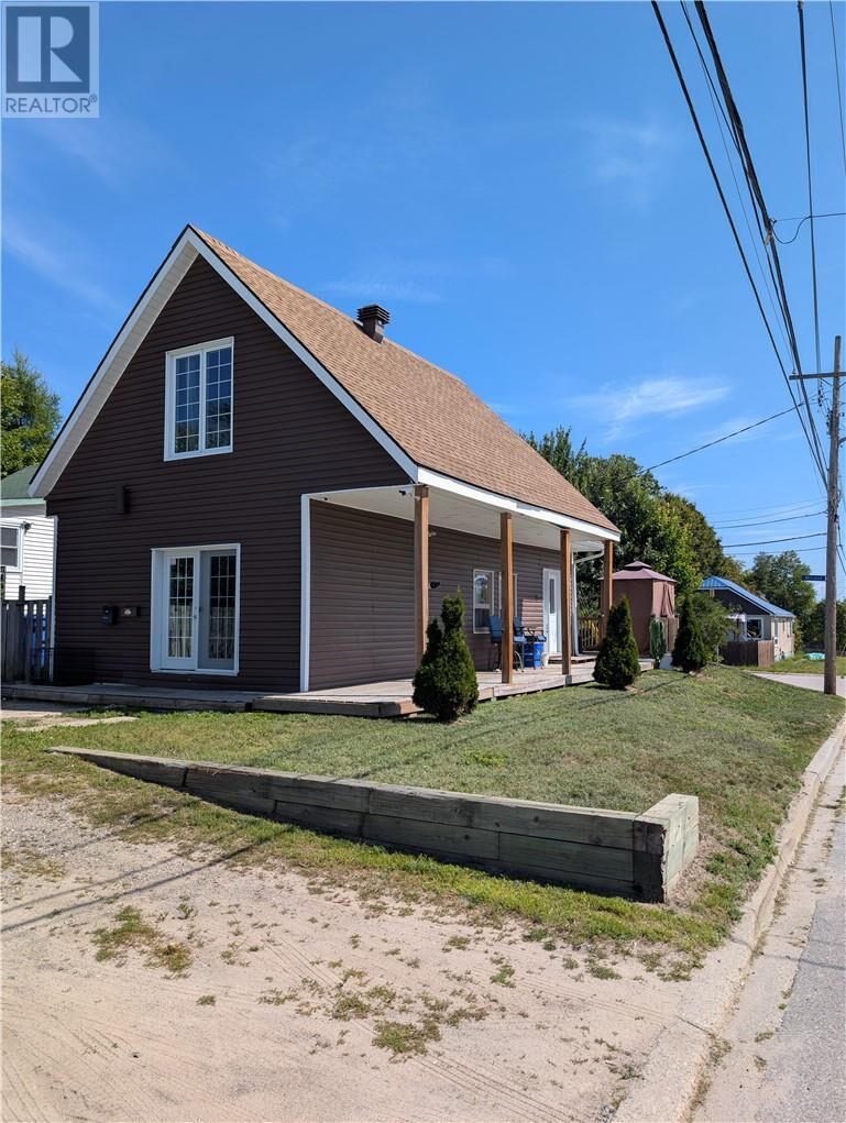 Property Photo:  272 Lansdowne  ON P1B 6Y1 
