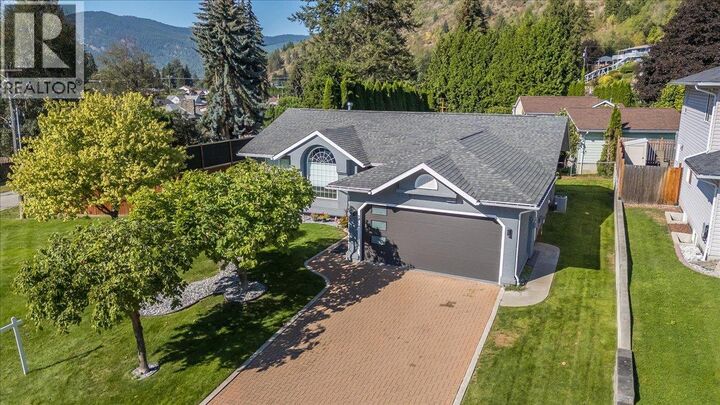 Property Photo: 900 7th Street BC V0G 1P0