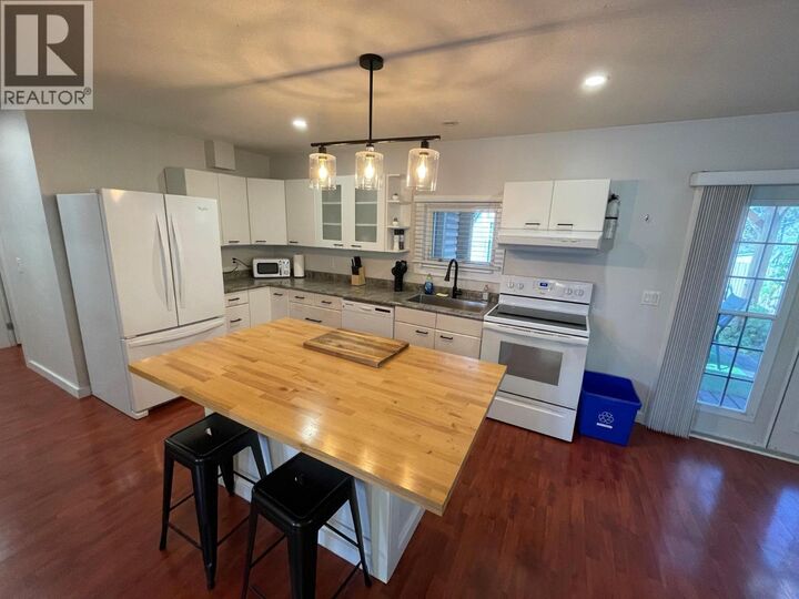 Photo de la propriété:  1605 Neimi Road  BC V0H 1E0 