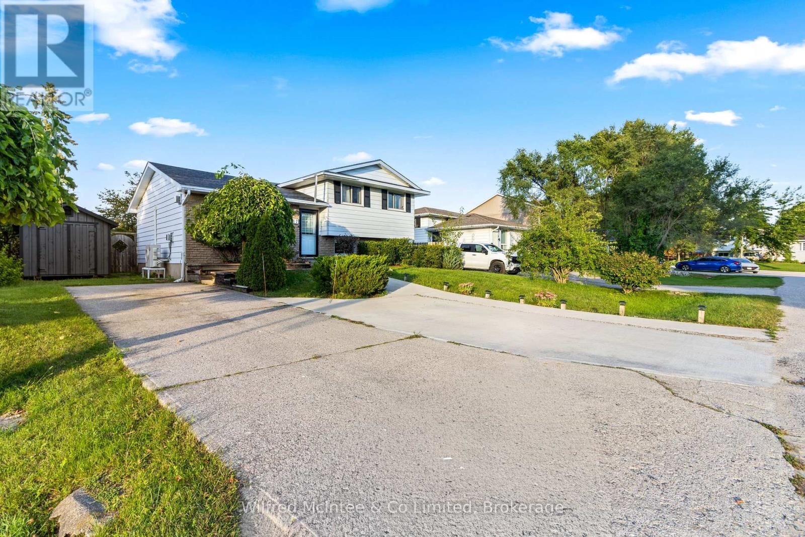 Property Photo:  517 Wales Drive  ON N0H 2C1 