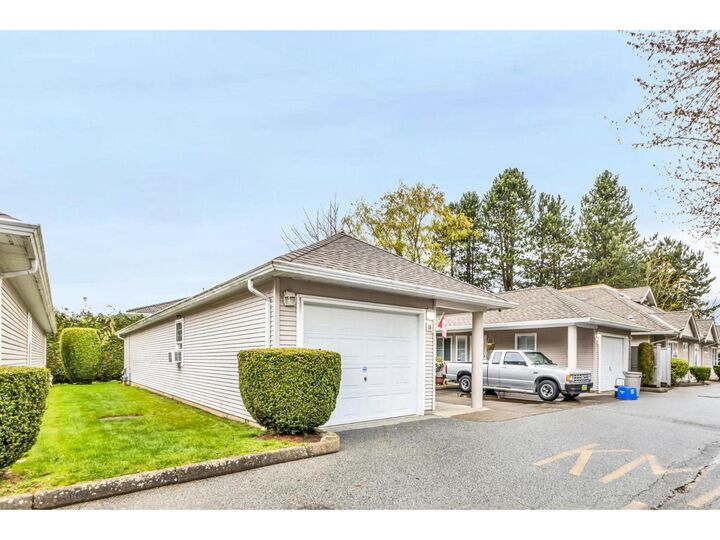 Property Photo:  7127 124 Street Avenue 18  BC V3W 3W9 