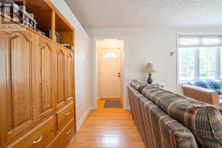 Property Photo:  16 Retta St  ON P6A 4B8 