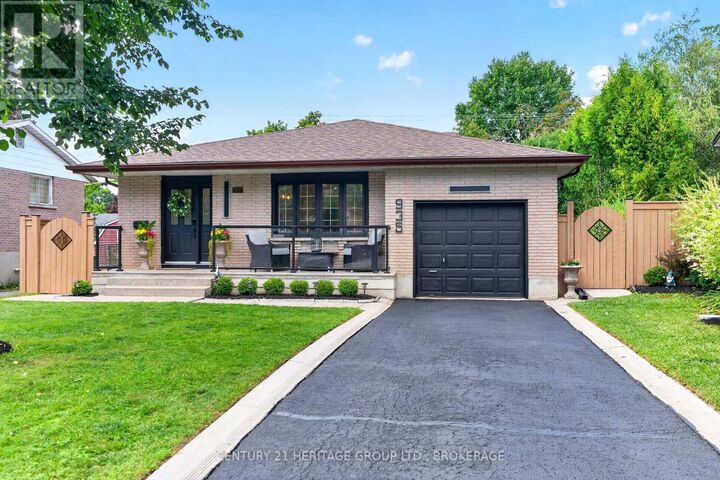 Property Photo:  935 Pembridge Crescent  ON K7M 6C6 