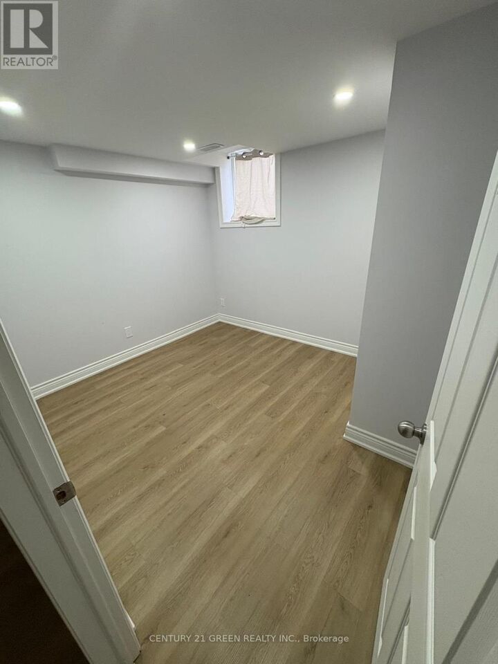 Property Photo: 29 Calderstone Road ON L6P 2L2
