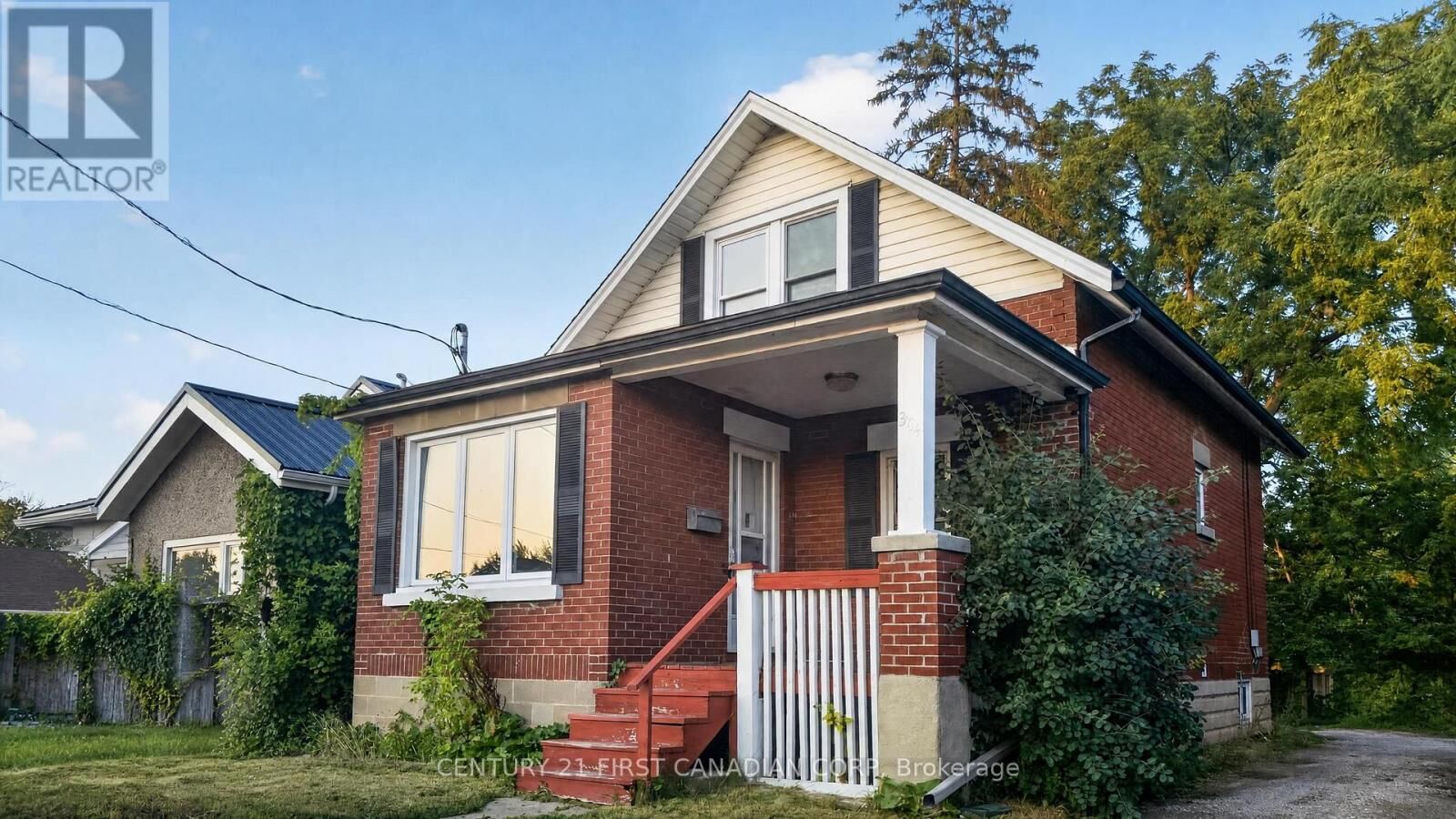 Property Photo: 384 Wharncliffe Road South ON N6J 2M1