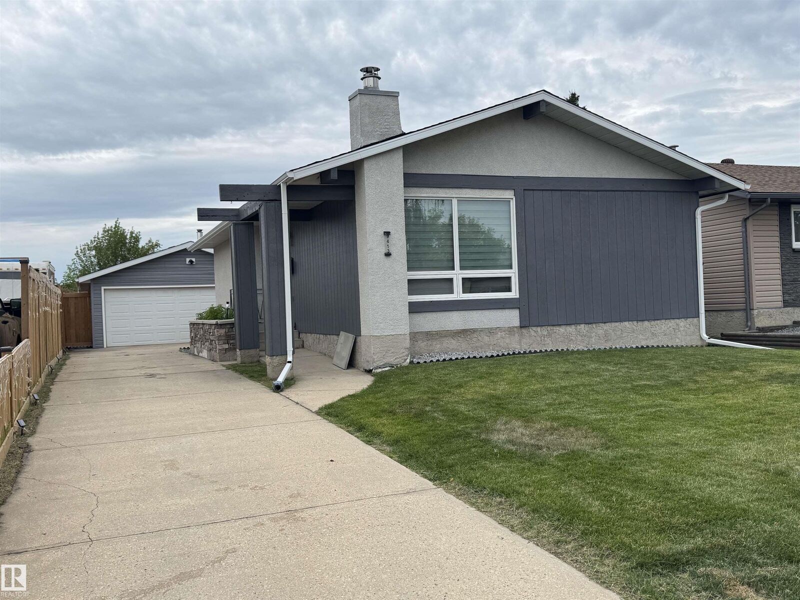 Property Photo:  9413 80 Street  AB T8L 3R5 
