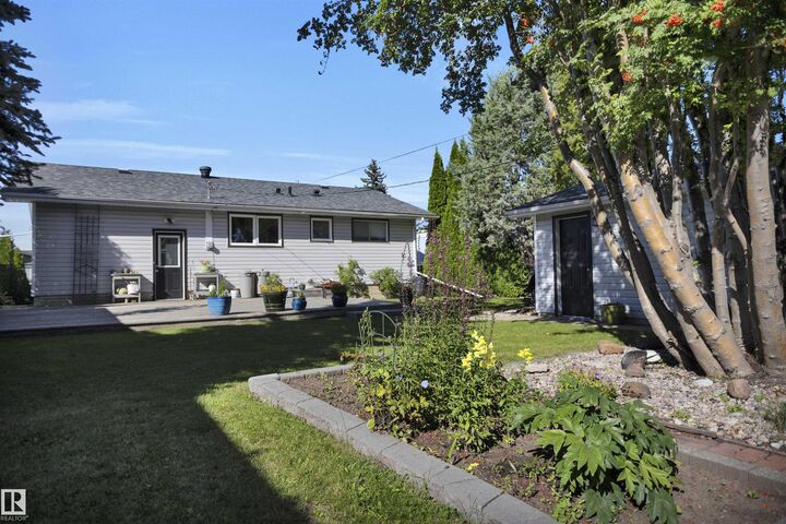 Property Photo: 5121 43 Avenue AB T9E 5A5