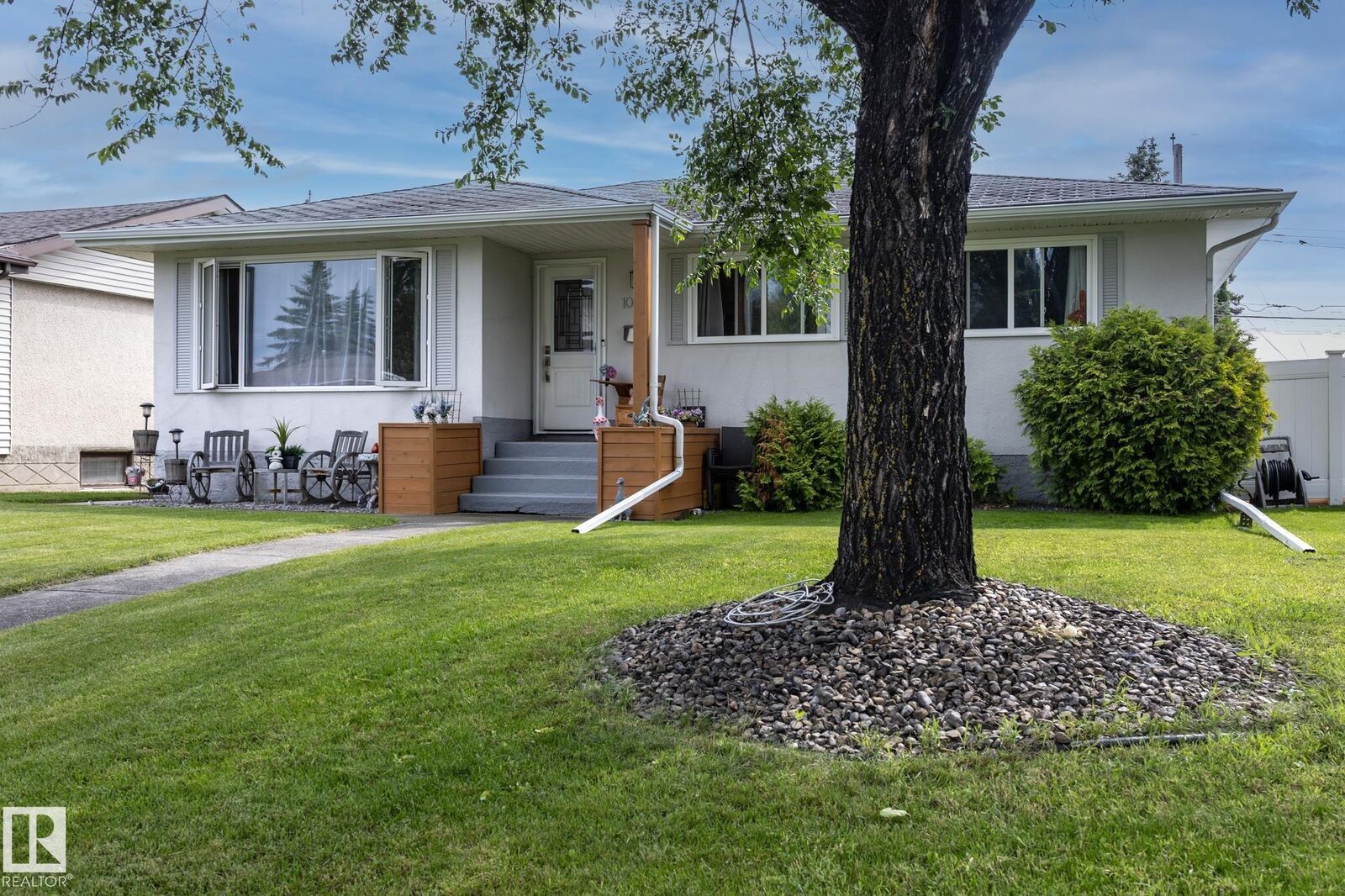 Property Photo:  10623 75 Street NW  AB T6A 2Z8 