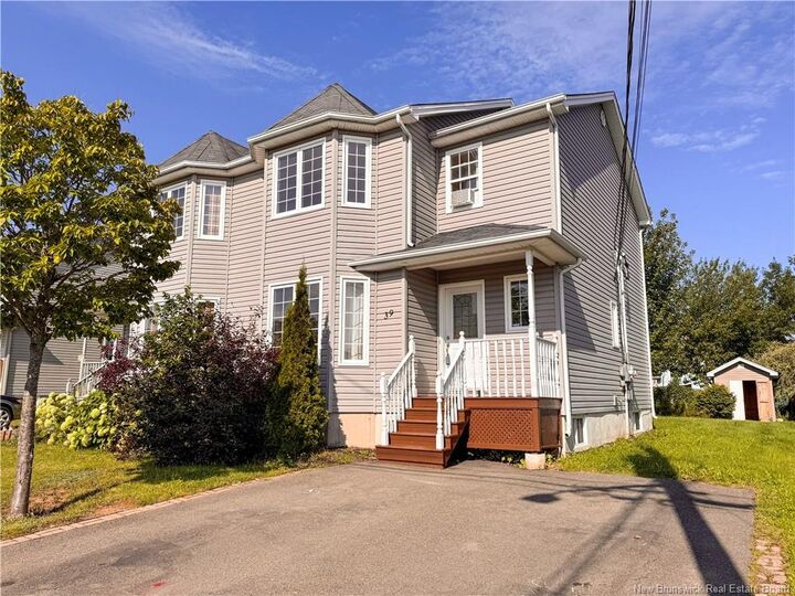 39 Christopher Crescent — photo 1