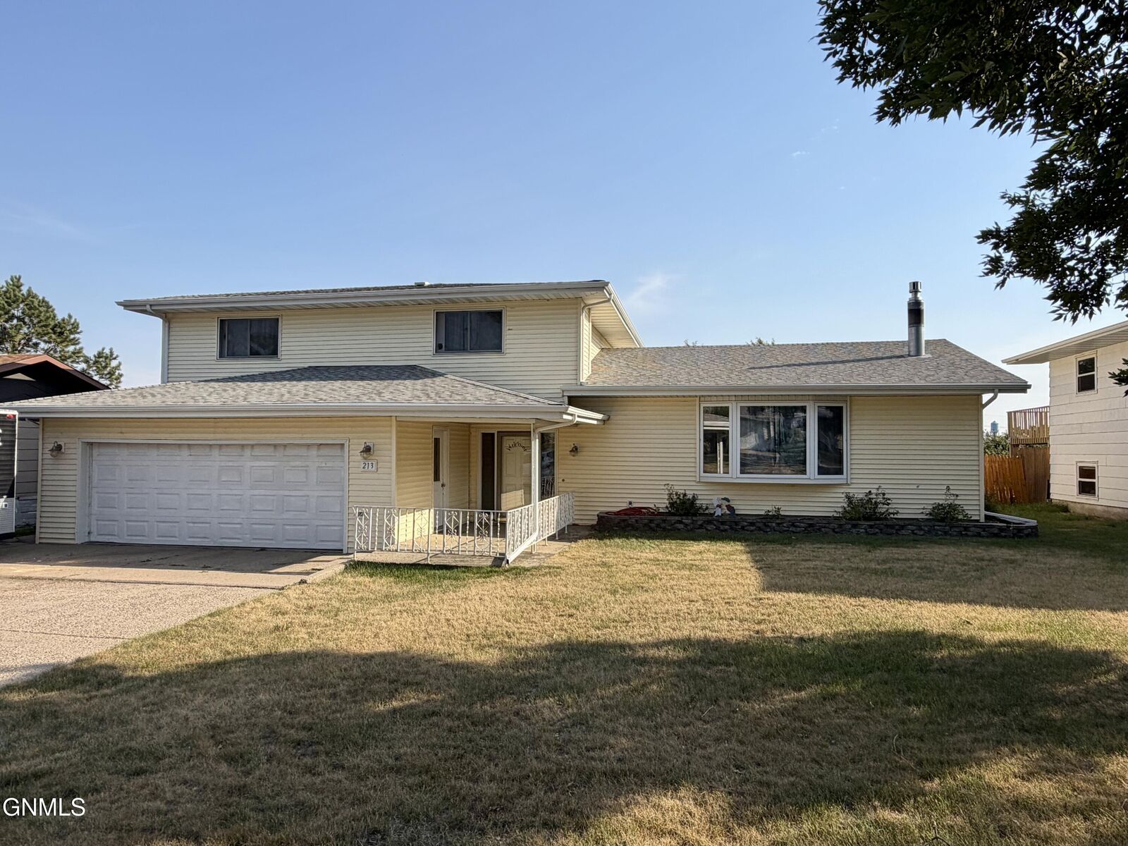 Property Photo:  213 10th Street NE  ND 58523 