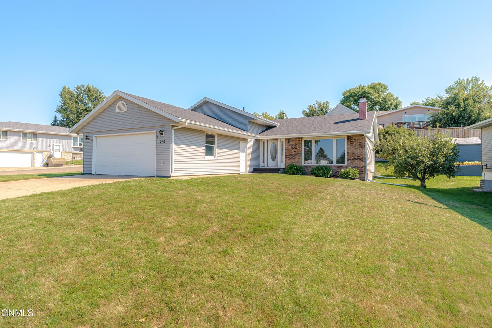 Property Photo: 710 3rd Avenue NE ND 58554