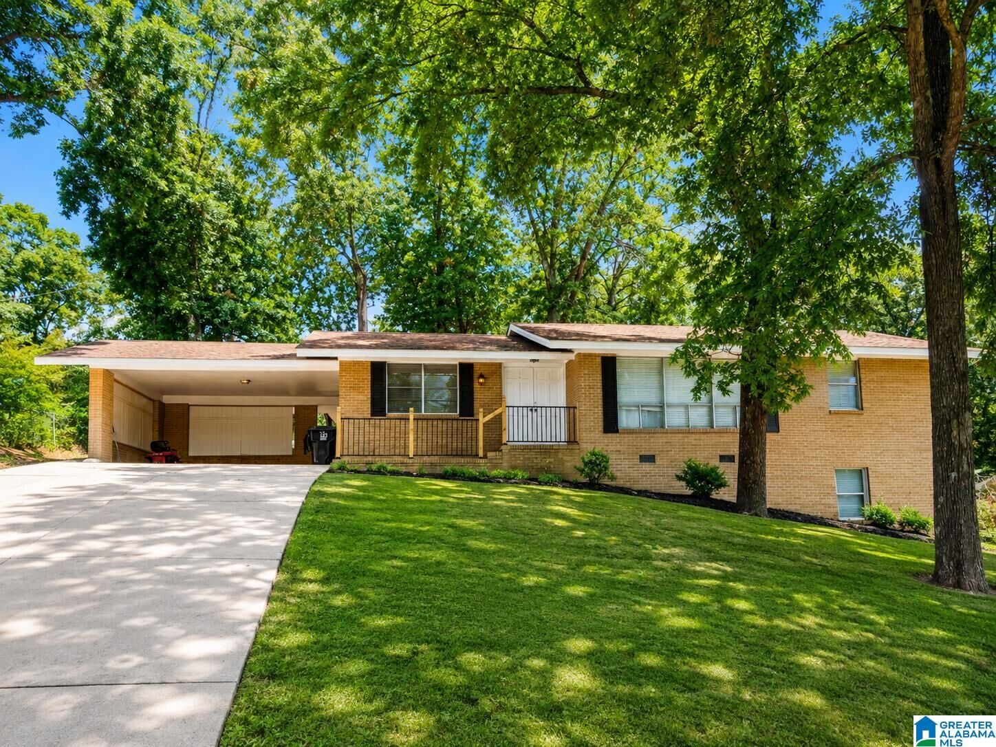 Property Photo: 3909 Sherwood Avenue AL 36207