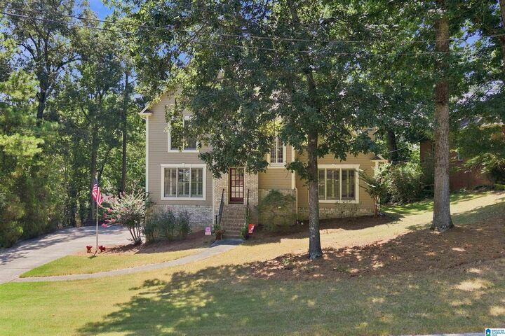 Property Photo: 1913 Valewood Circle AL 35244
