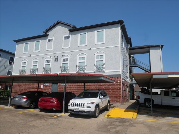Property Photo: 6289 Wilcrest Drive 6202 TX 77072