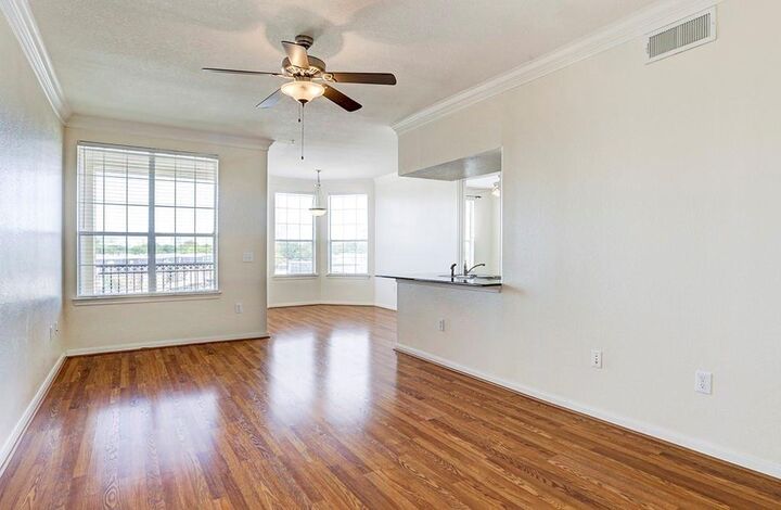 Property Photo:  7575 Kirby Drive 2304  TX 77030 