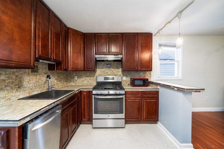 Property Photo: 10 West 21st St 2L NJ 07002