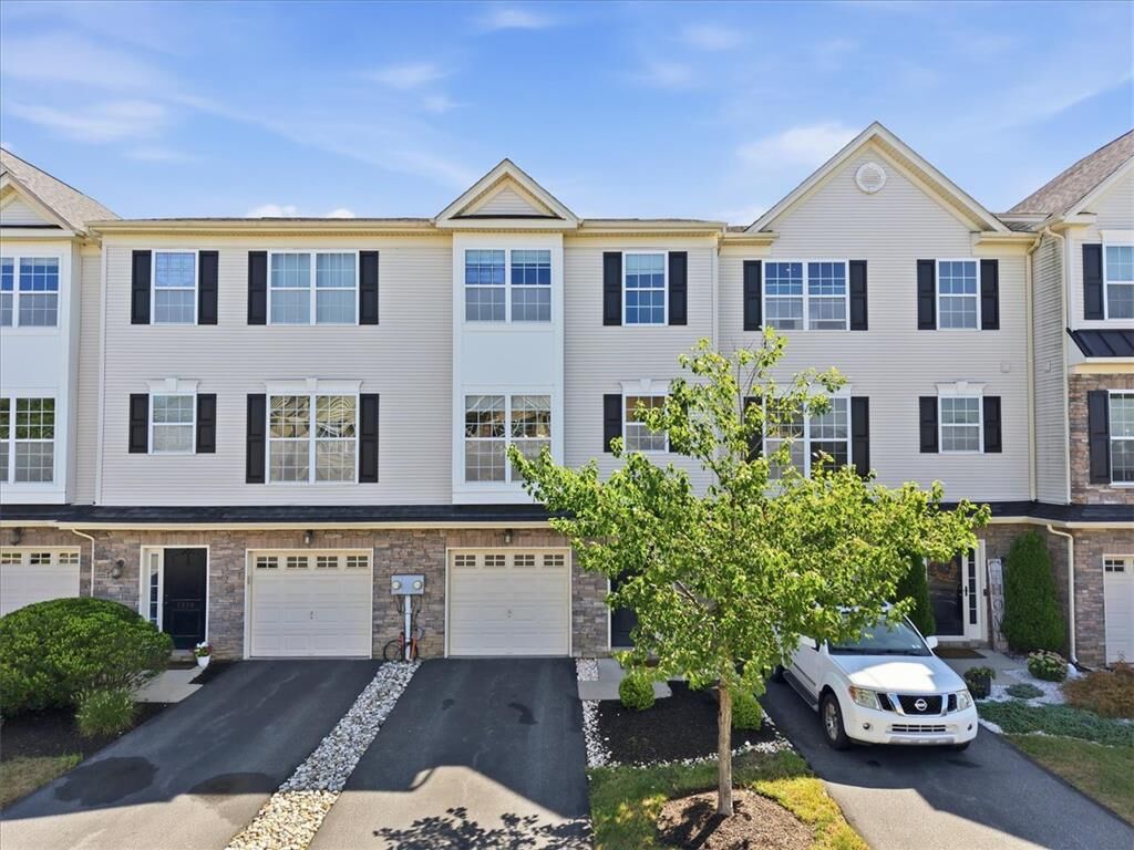 Property Photo:  2624 Gila Drive  PA 18040 