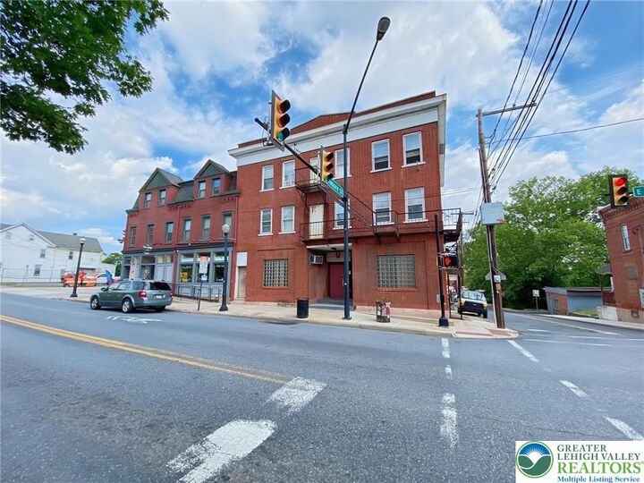 Property Photo:  429 E 4th Street 2nd Floor  PA 18015 
