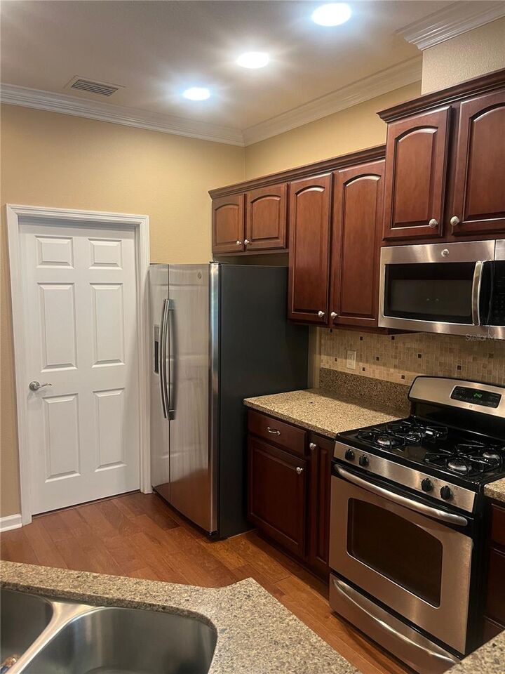 Property Photo:  1385 Abbot Way  FL 32724 