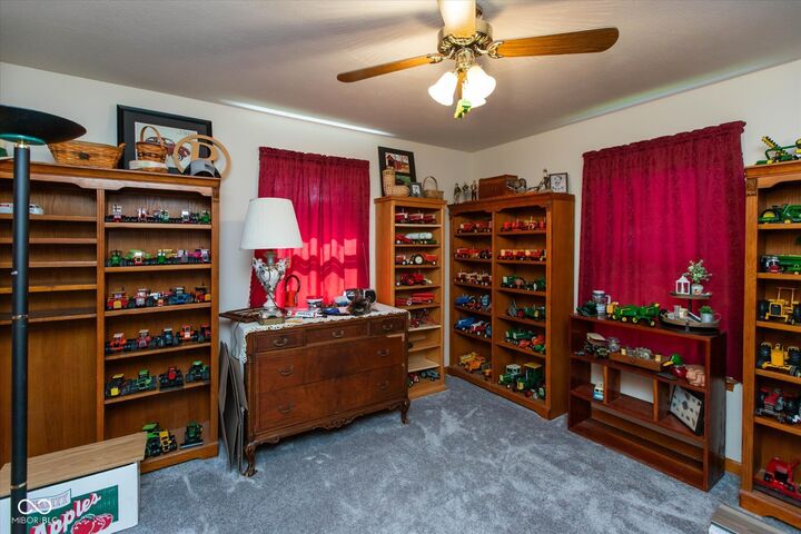 Property Photo: 909 N Shore Boulevard IN 46131