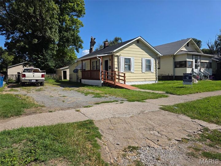 Property Photo: 2211 E 24th Street IL 62040