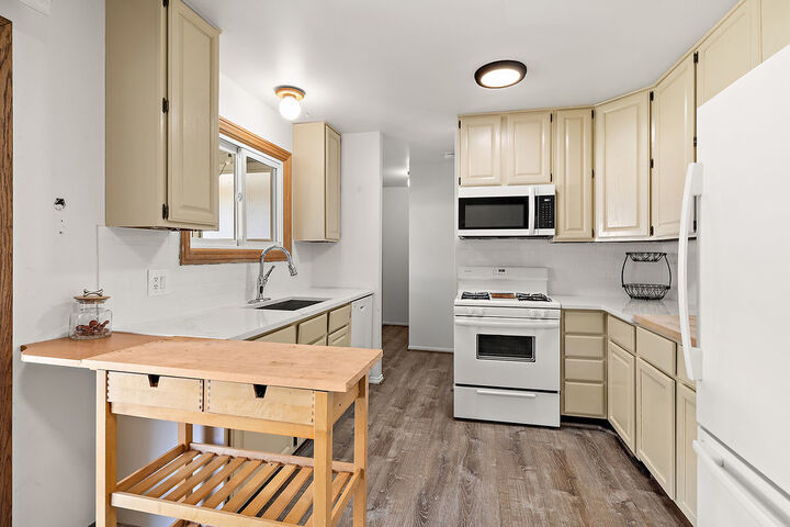 Property Photo: 18660 W Highfield Drive IL 60031